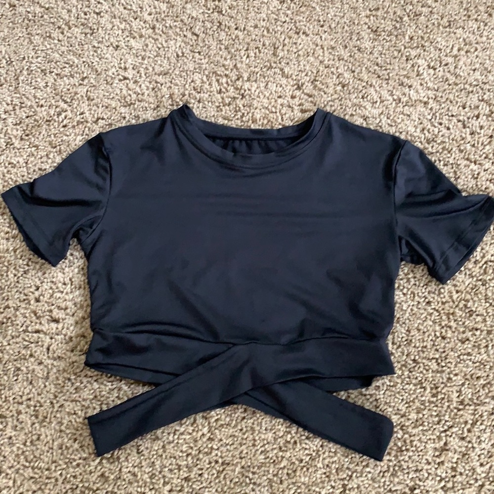 black criss cross crop top size S/M